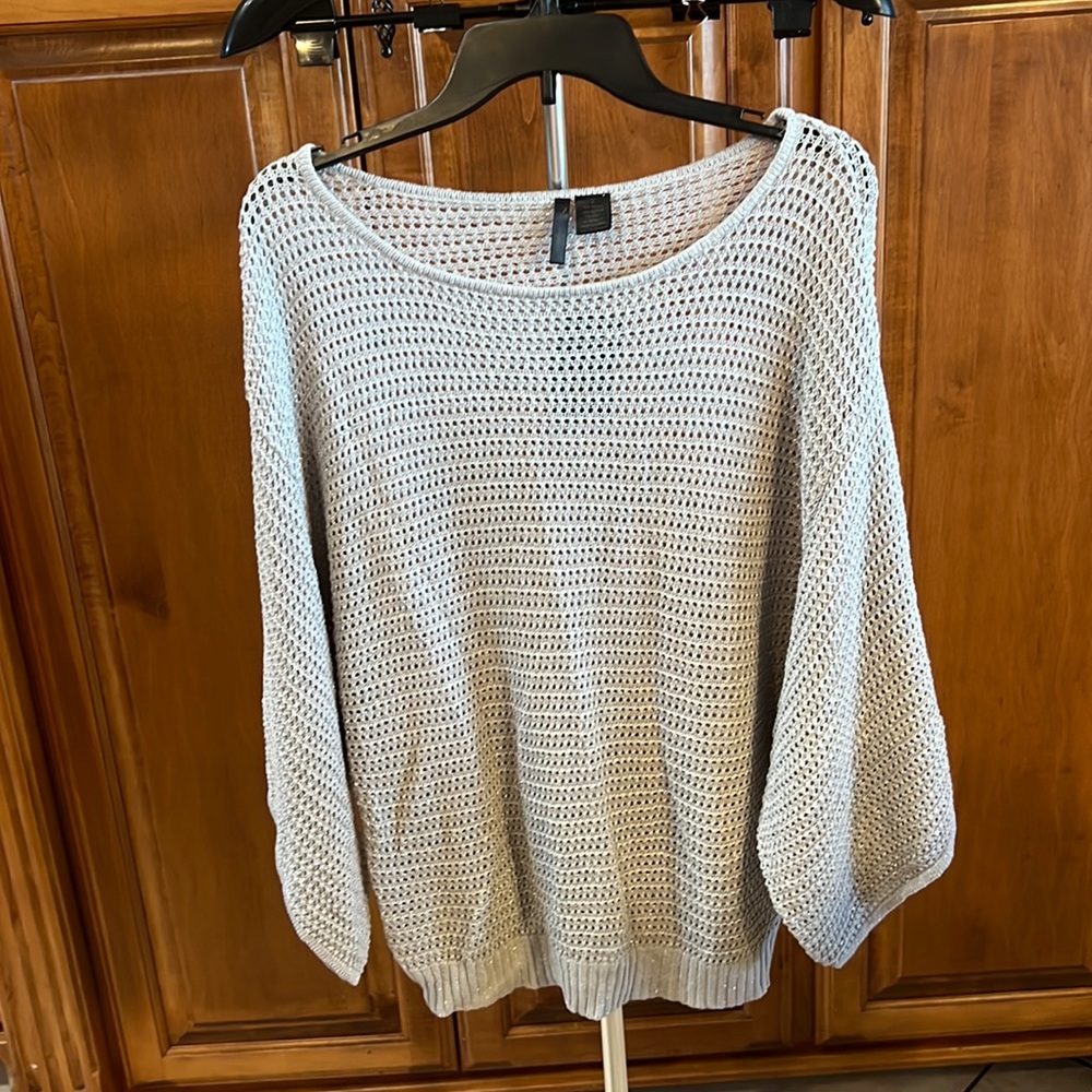 Nice Options, Silver sweater top. Size Large.